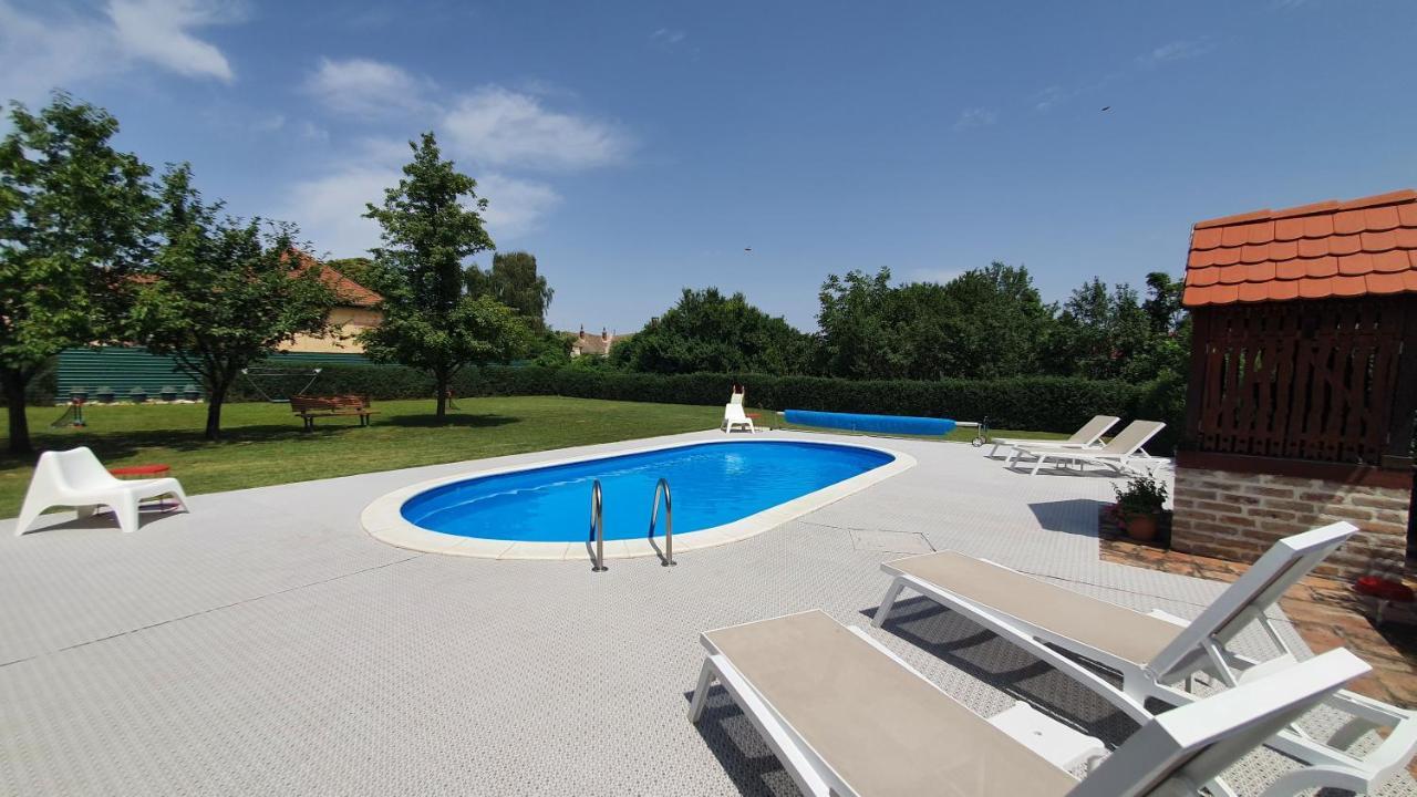 Villa Mons Aureus Popovac Exteriér fotografie