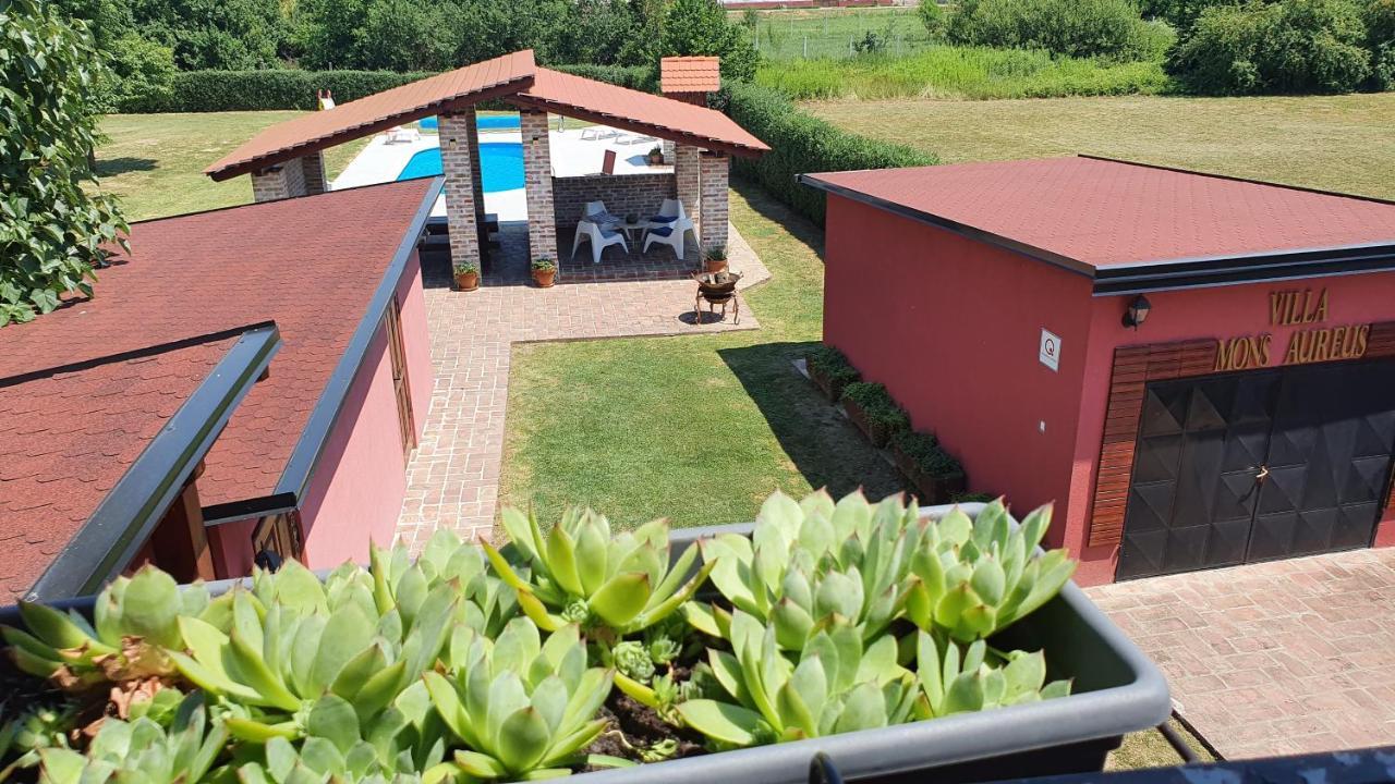 Villa Mons Aureus Popovac Exteriér fotografie